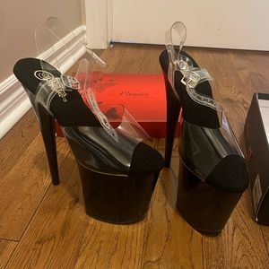 Never Worn Pleasers Size 8